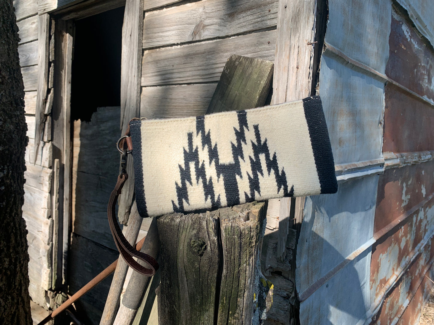 Medium Aztec clutch